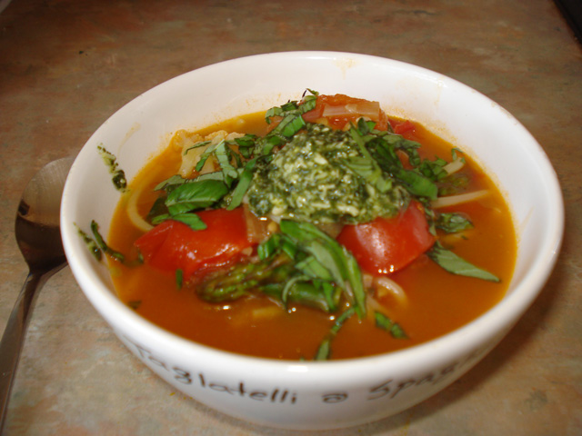 minestrone soup with pesto