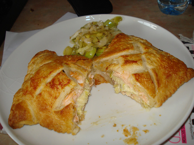 salmon en croute with leeks