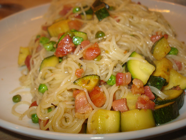 vermicelli with pancetta, pea and courgette