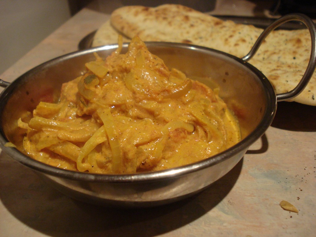 butter chicken with naan bread