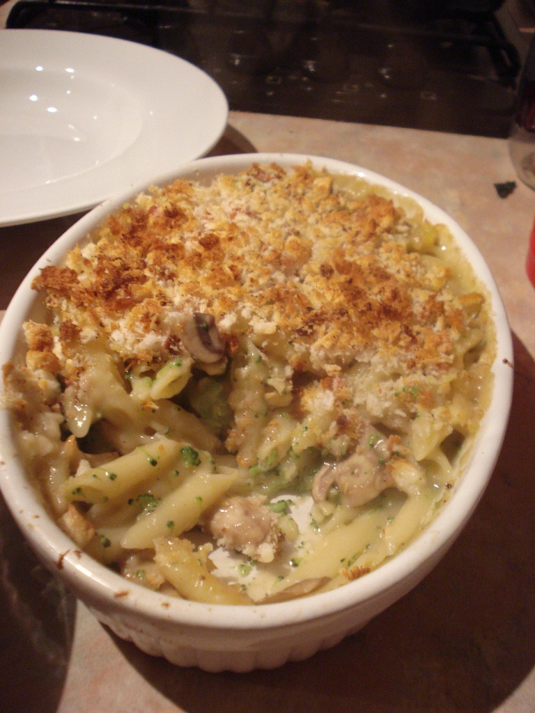 garlic mushroom, broccoli pasta bake with bacon breadcrumbs