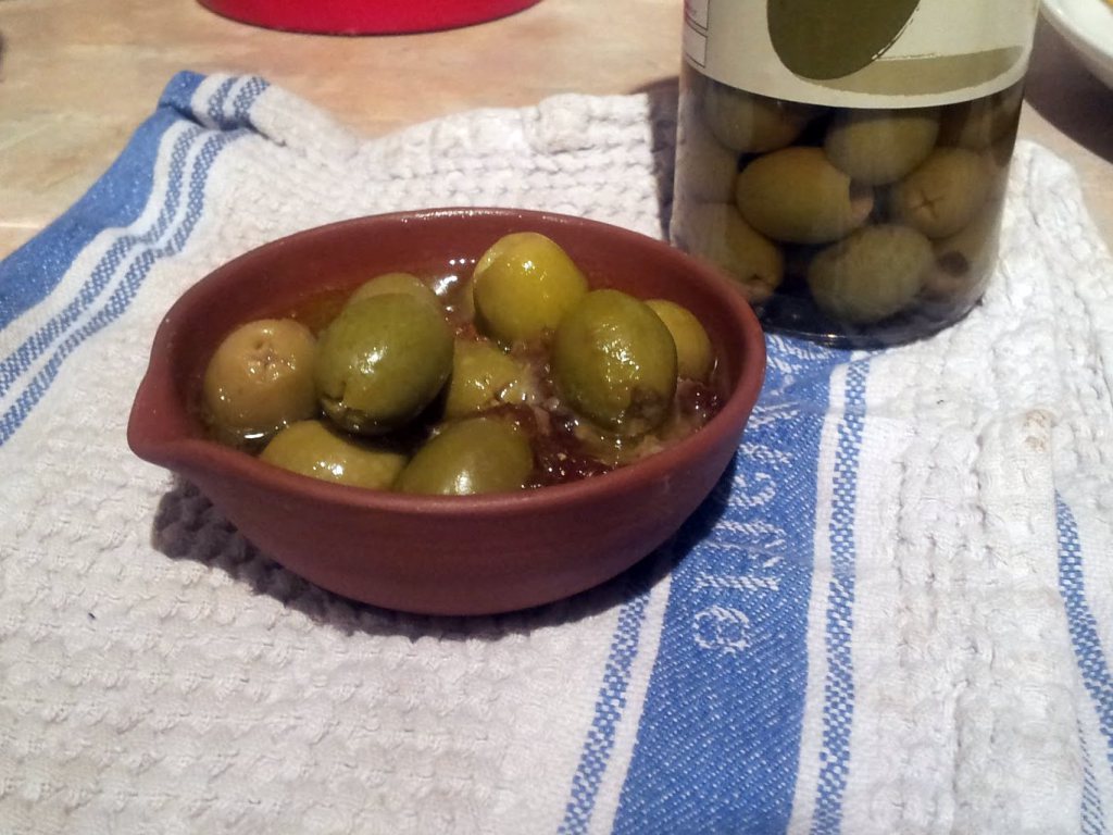 olives with dates, pine nuts and chilli